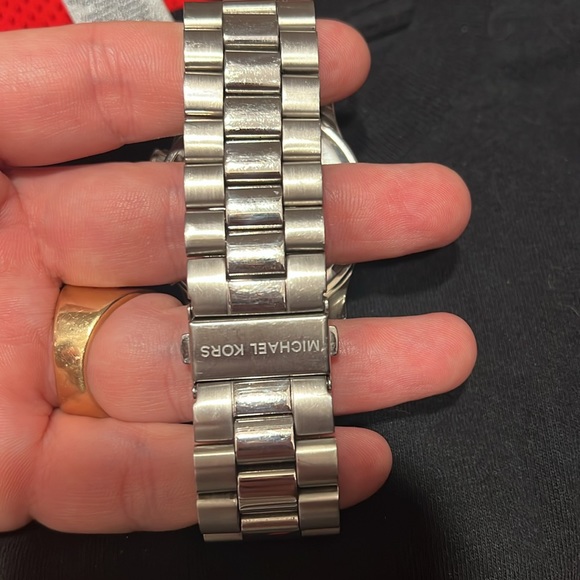 Michael Kors watch hunger stop 100 series - Picture 2 of 3